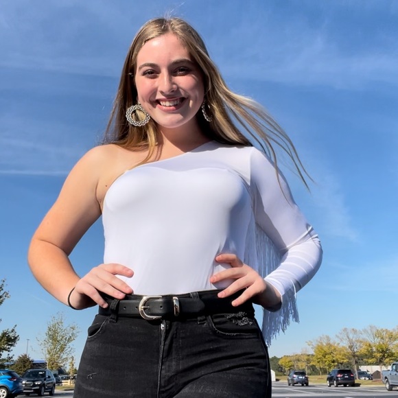 Meet your Posher, Mariah - Picture 3 of 7